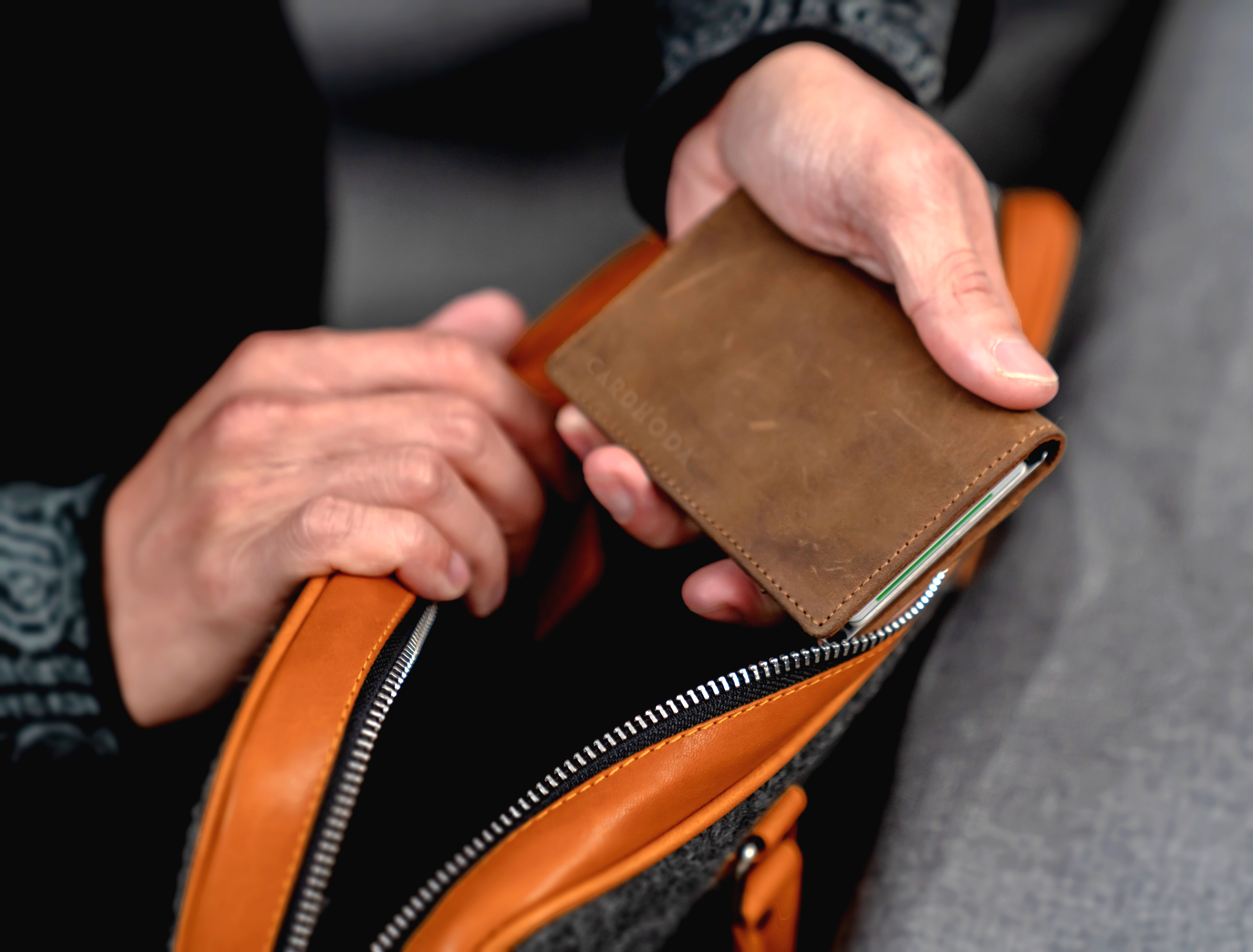 防盜刷皮革錢包/卡盒